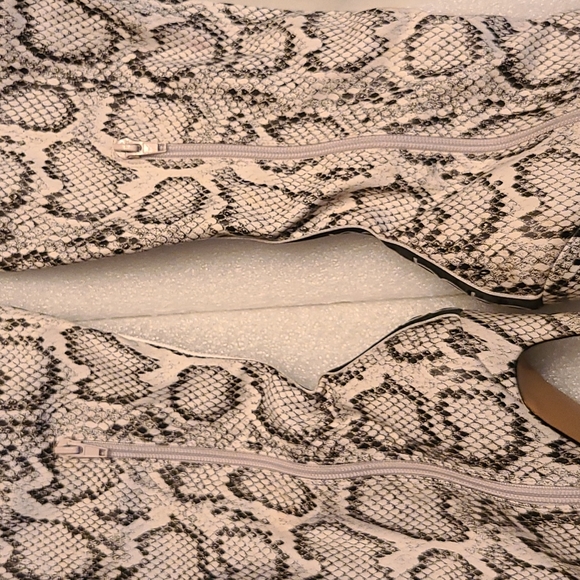 Bebe Thigh High Destined Faux Snake Skin Boots - Picture 10 of 12